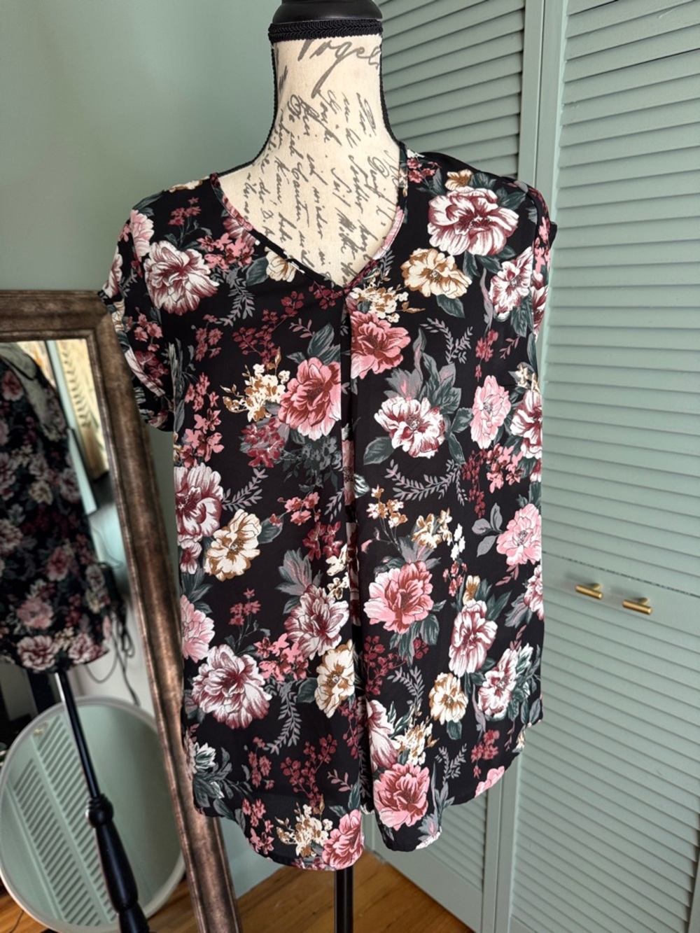 Halogen Black Floral V-Neck Short Sleeve Blouse